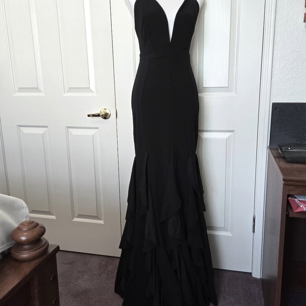 * Host Pick* NWT Fashion Nova Black Ruffle Maxi Dress Adjustable Straps Sz M